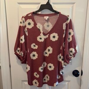 Lularoe women’s top